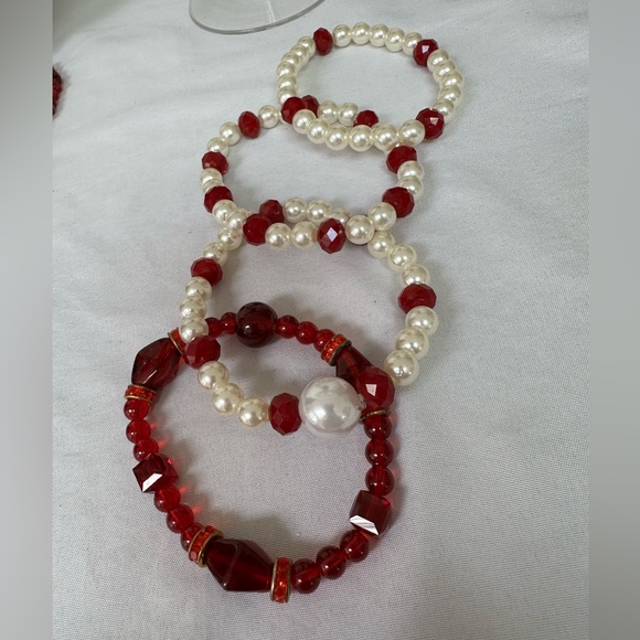 Set of 9 black red and pearl glass bead stretch bracelets - Picture 6 of 7